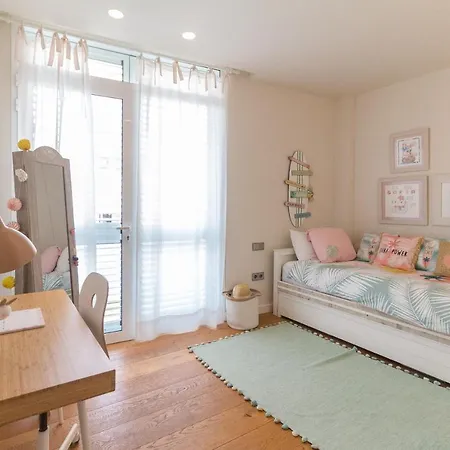 Extra Luxurious On The Beachfront Apartment