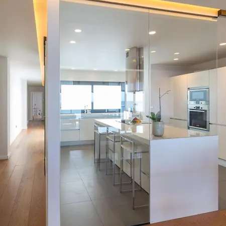 Extra Luxurious On The Beachfront. Apartament