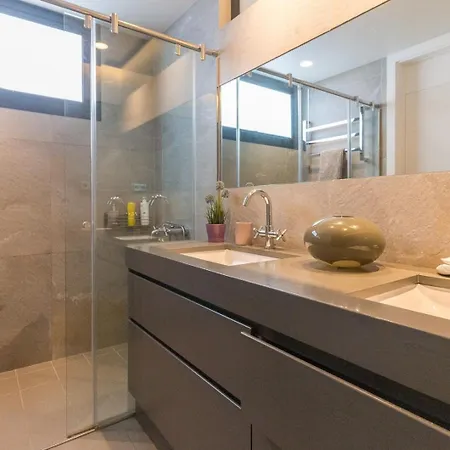 Extra Luxurious On The Beachfront. Apartament *