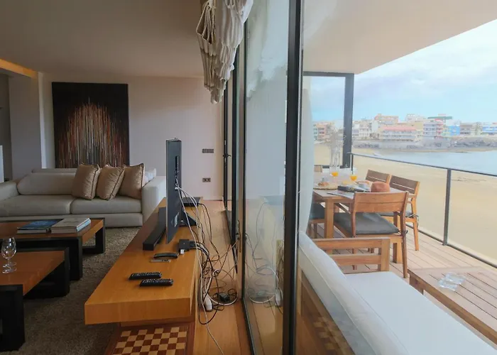 Extra Luxurious On The Beachfront. Apartmán